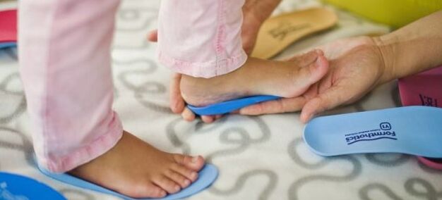 Children's insoles for deformed feet